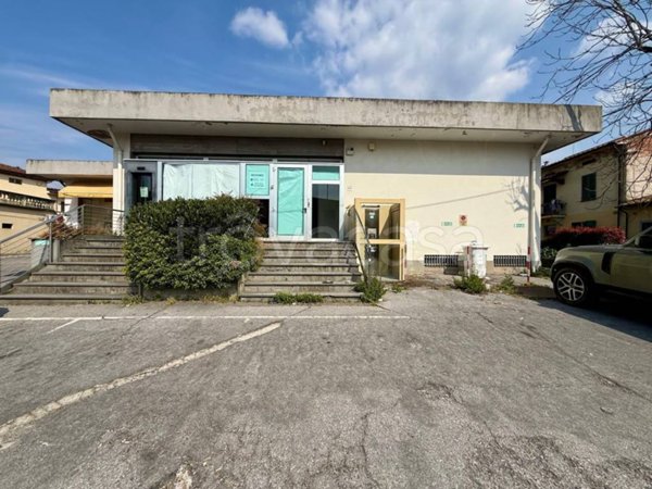 ufficio in vendita a Capannori in zona Lunata