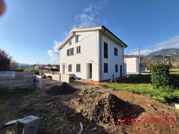 casa indipendente in vendita a Capannori in zona Marlia