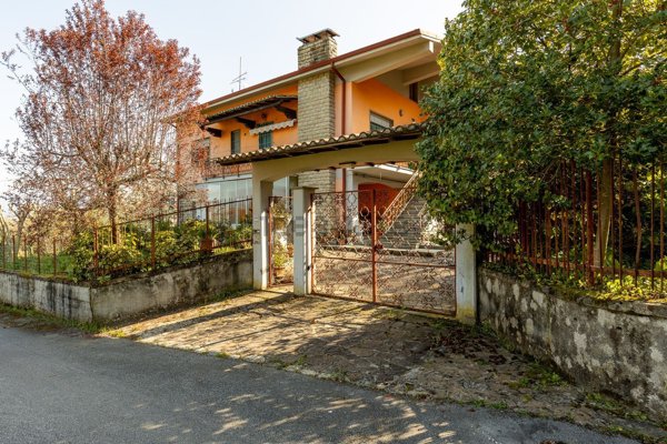 casa indipendente in vendita a Capannori