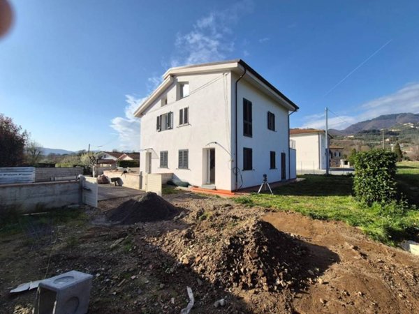 casa indipendente in vendita a Capannori in zona Marlia