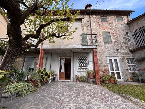 casa indipendente in vendita a Capannori in zona Marlia