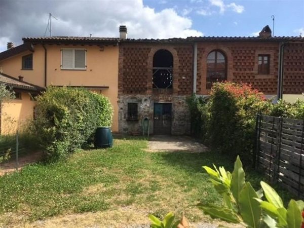 casa indipendente in vendita a Capannori in zona Borgonuovo