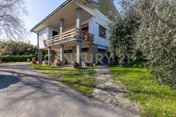 casa indipendente in vendita a Capannori in zona Segromigno in Monte