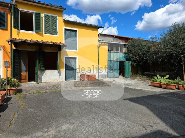 casa indipendente in vendita a Capannori in zona Marlia
