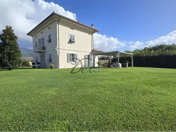 casa indipendente in vendita a Capannori in zona Lunata