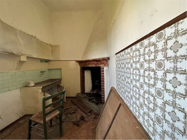 rudere in vendita a Capannori in zona Segromigno in Monte