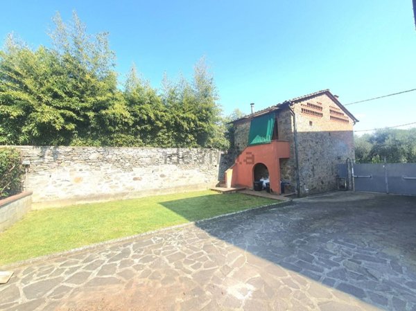 casa indipendente in vendita a Capannori in zona Castelvecchio di Compito