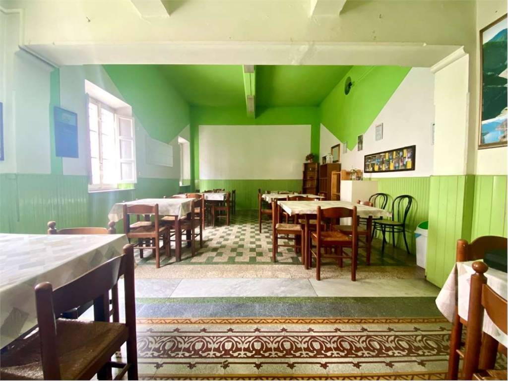 intera palazzina in vendita a Capannori in zona Lammari