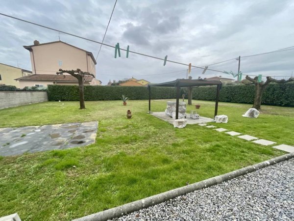 casa indipendente in vendita a Capannori in zona Lammari