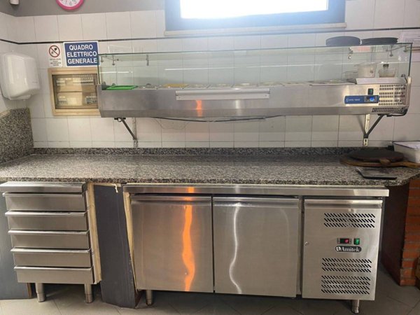 negozio in vendita a Capannori in zona Segromigno in Monte