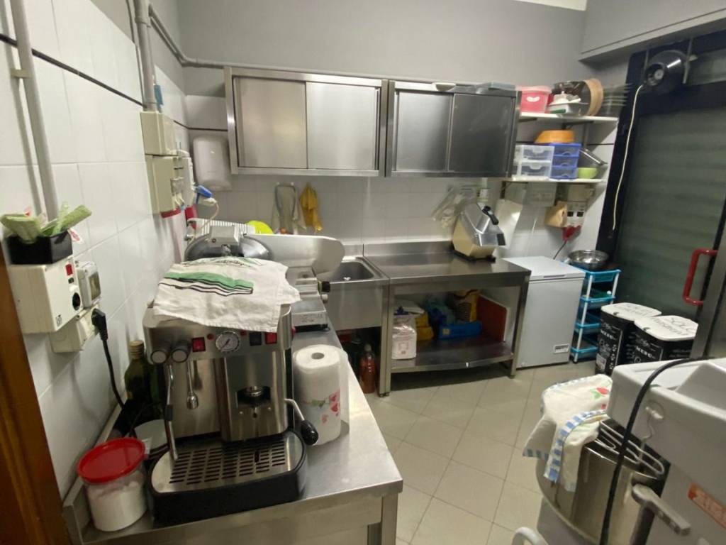 negozio in vendita a Capannori in zona Segromigno in Monte