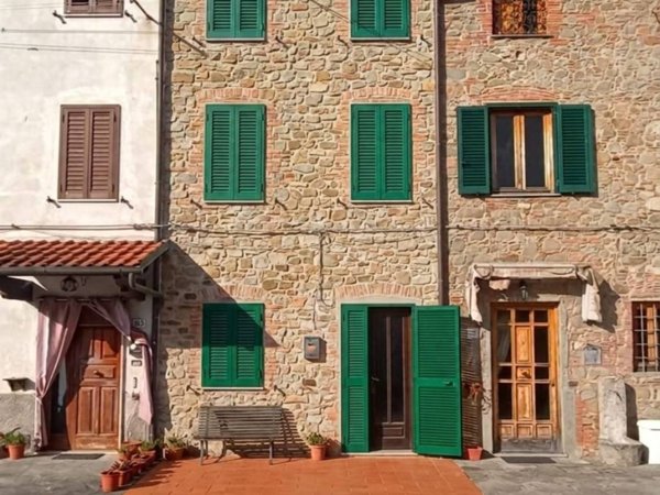 casa indipendente in vendita a Capannori in zona Segromigno in Monte