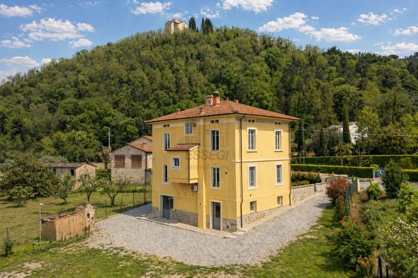 casa indipendente in vendita a Capannori in zona Castelvecchio di Compito