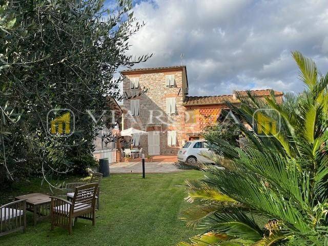 casale in vendita a Capannori in zona Lammari