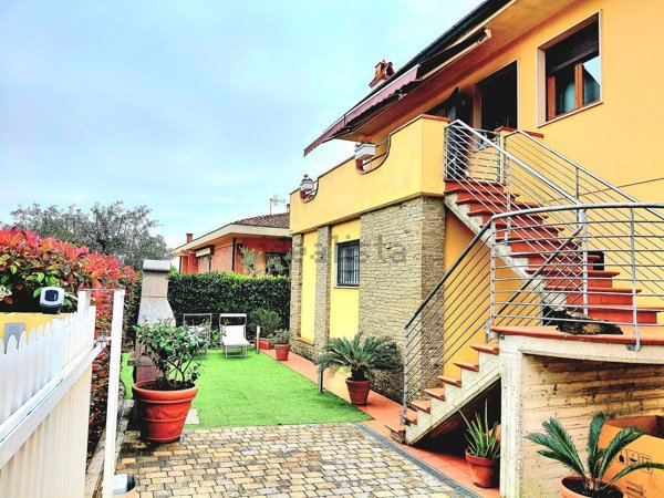 casa indipendente in vendita a Capannori in zona Marlia