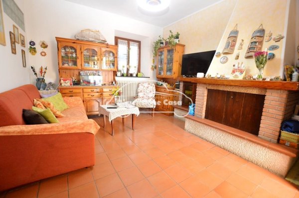 casa indipendente in vendita a Capannori in zona Segromigno in Monte