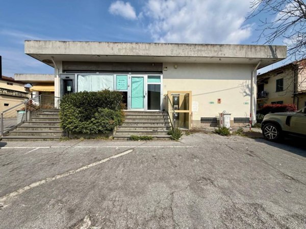 negozio in vendita a Capannori in zona Marlia