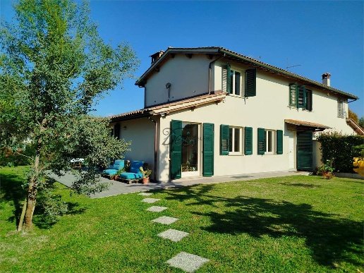 casa indipendente in vendita a Capannori in zona Lunata