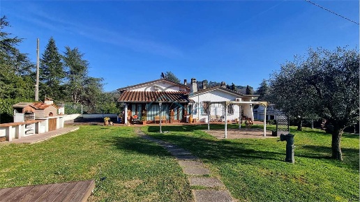 casa indipendente in vendita a Capannori in zona Lunata