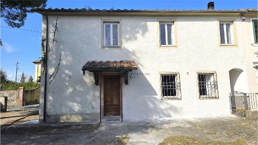 casa indipendente in vendita a Capannori in zona Lunata