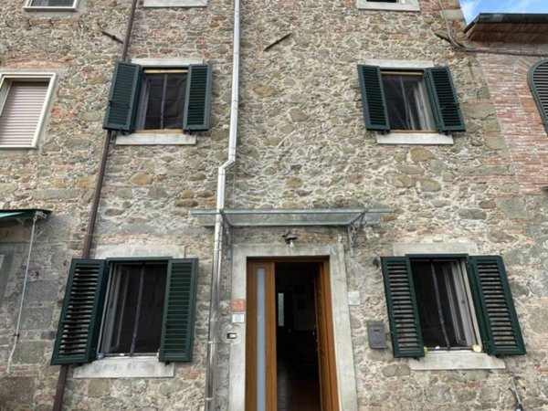 casa indipendente in vendita a Capannori in zona Marlia