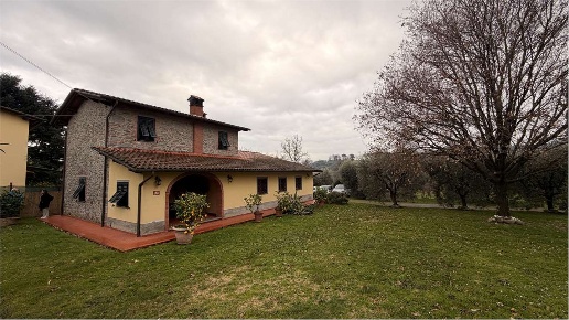 pentavano in vendita a Capannori
