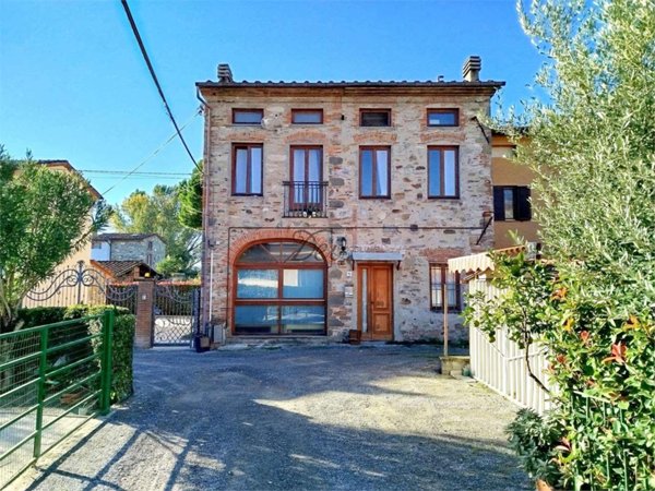casale in vendita a Capannori in zona Lunata