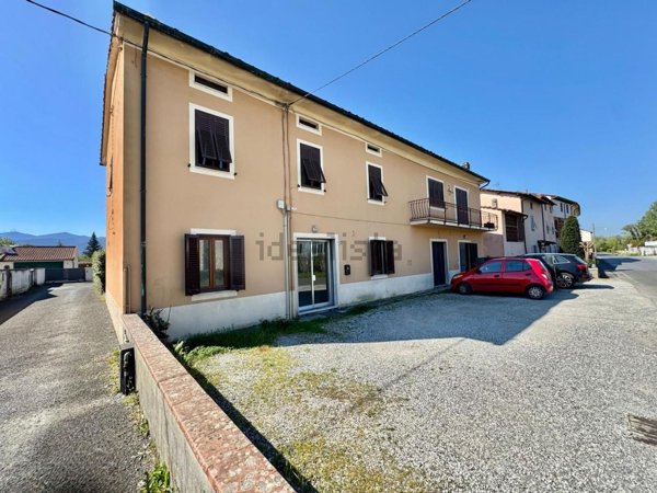 casa semindipendente in vendita a Capannori in zona Santa Margherita