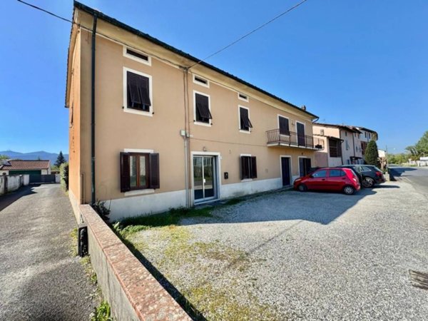 negozio in vendita a Capannori in zona Santa Margherita