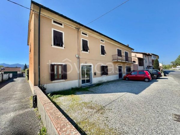 negozio in vendita a Capannori in zona Santa Margherita