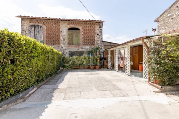 casa indipendente in vendita a Capannori in zona Carraia