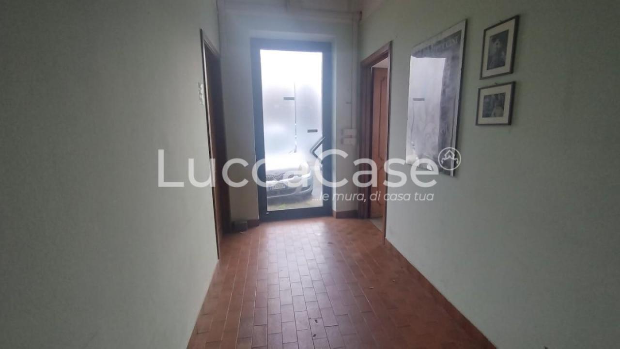 ufficio in vendita a Capannori in zona Marlia