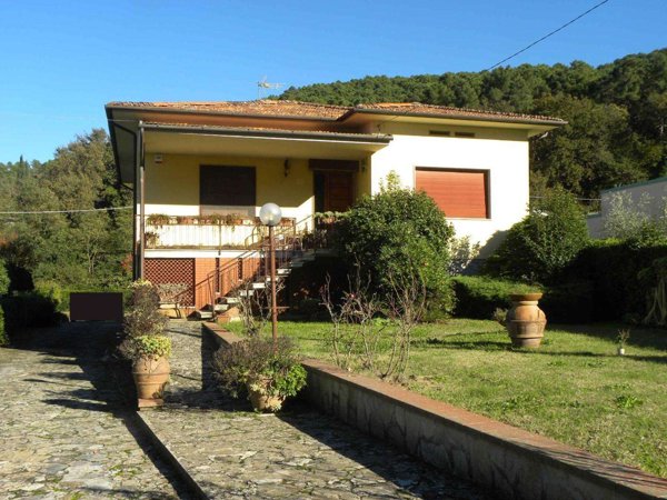 casa indipendente in vendita a Capannori in zona Castelvecchio di Compito