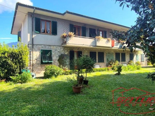 casa indipendente in vendita a Capannori in zona Marlia