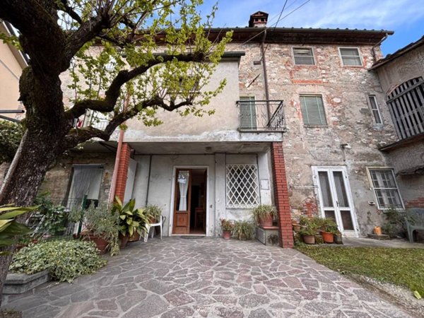 casa indipendente in vendita a Capannori in zona Marlia