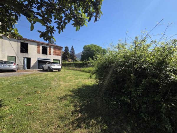 casa indipendente in vendita a Capannori in zona Marlia