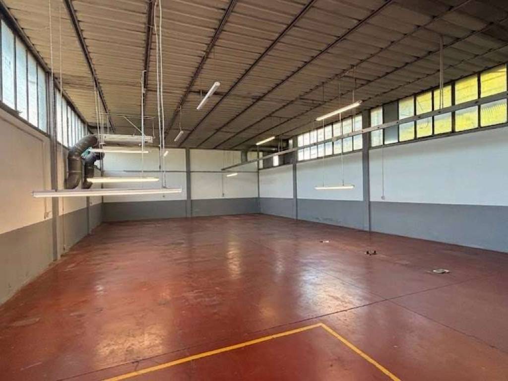 locale commerciale in vendita a Capannori