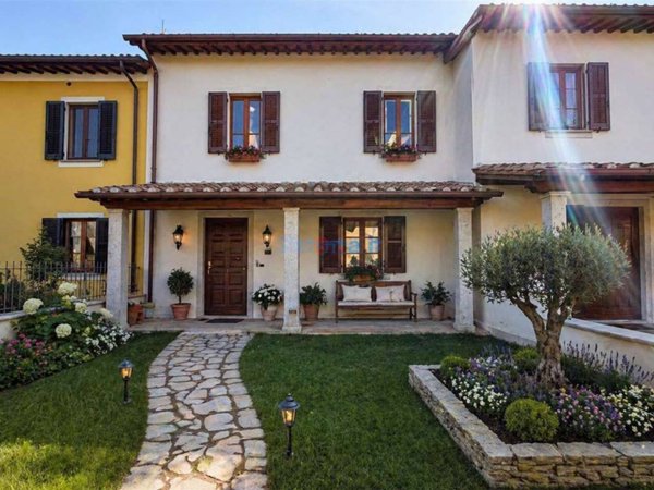 casa indipendente in vendita a Capannori