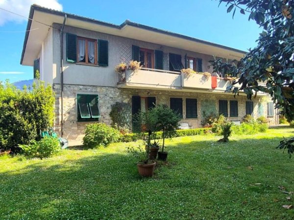 casa indipendente in vendita a Capannori in zona Marlia