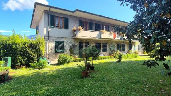 casa indipendente in vendita a Capannori in zona Marlia