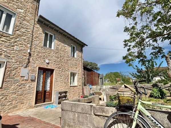 casa indipendente in vendita a Capannori