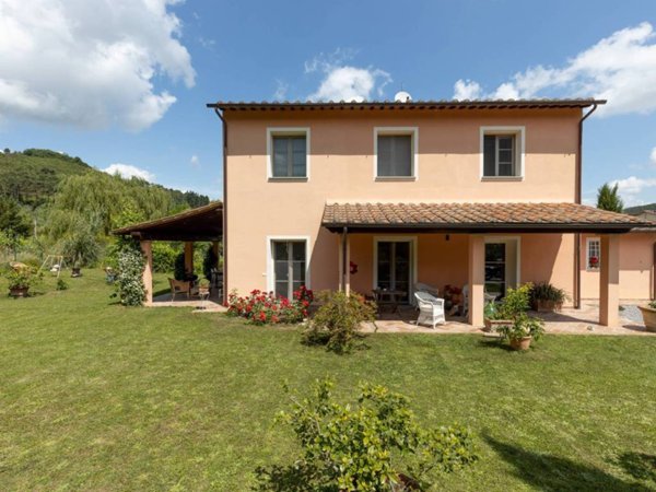 casa indipendente in vendita a Capannori in zona Vorno