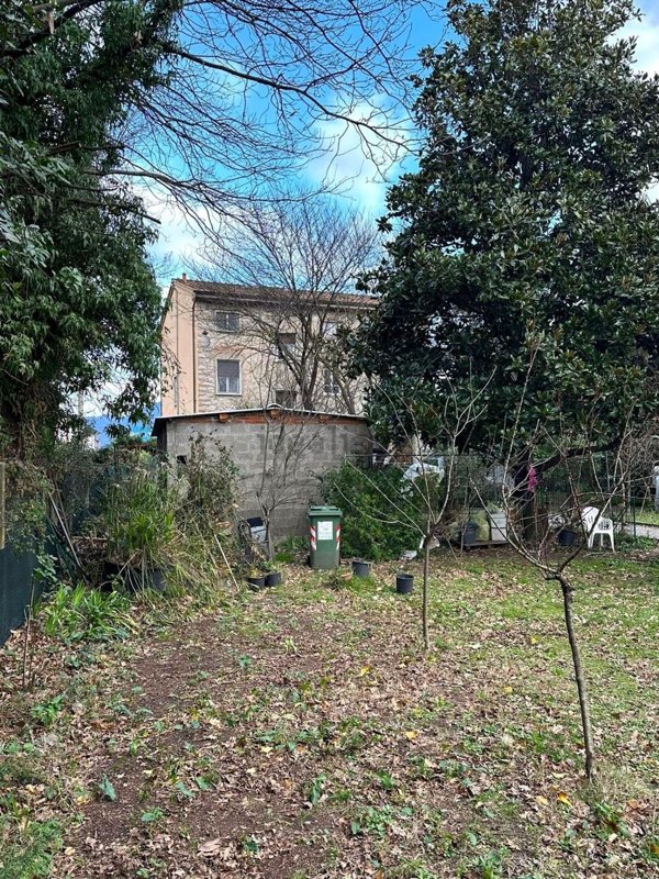 casa semindipendente in vendita a Capannori in zona Lunata