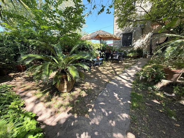 casa indipendente in vendita a Capannori in zona Lunata