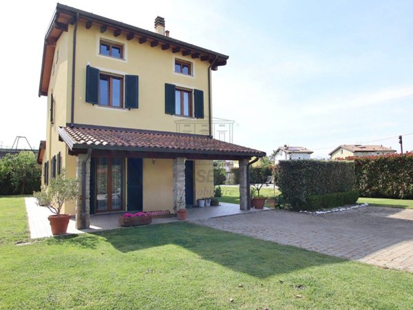 casa indipendente in vendita a Capannori in zona Lammari
