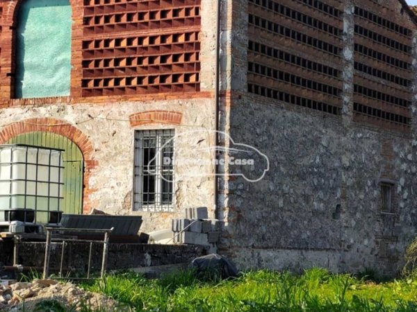 casa indipendente in vendita a Capannori in zona Lunata