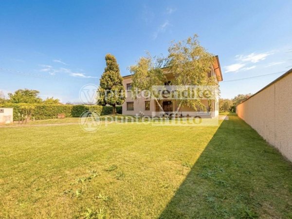casa indipendente in vendita a Capannori in zona Lammari