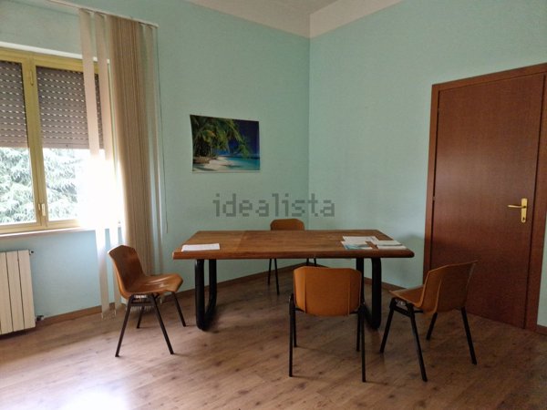 ufficio in vendita a Capannori in zona Marlia