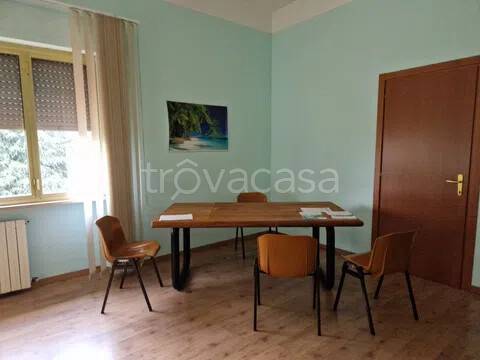 ufficio in vendita a Capannori in zona Marlia