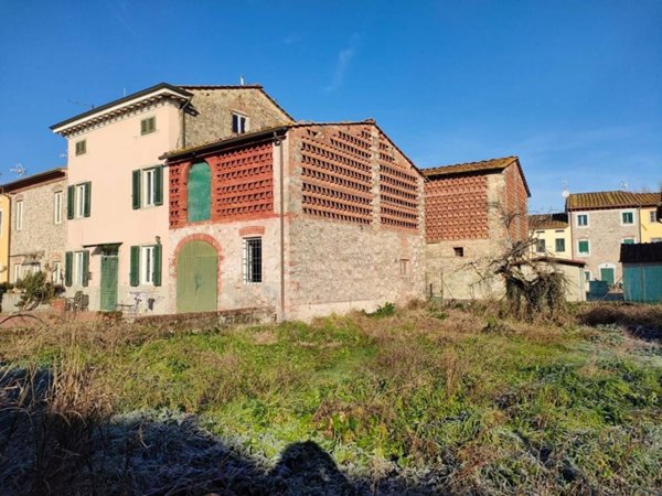 casa indipendente in vendita a Capannori in zona Lunata